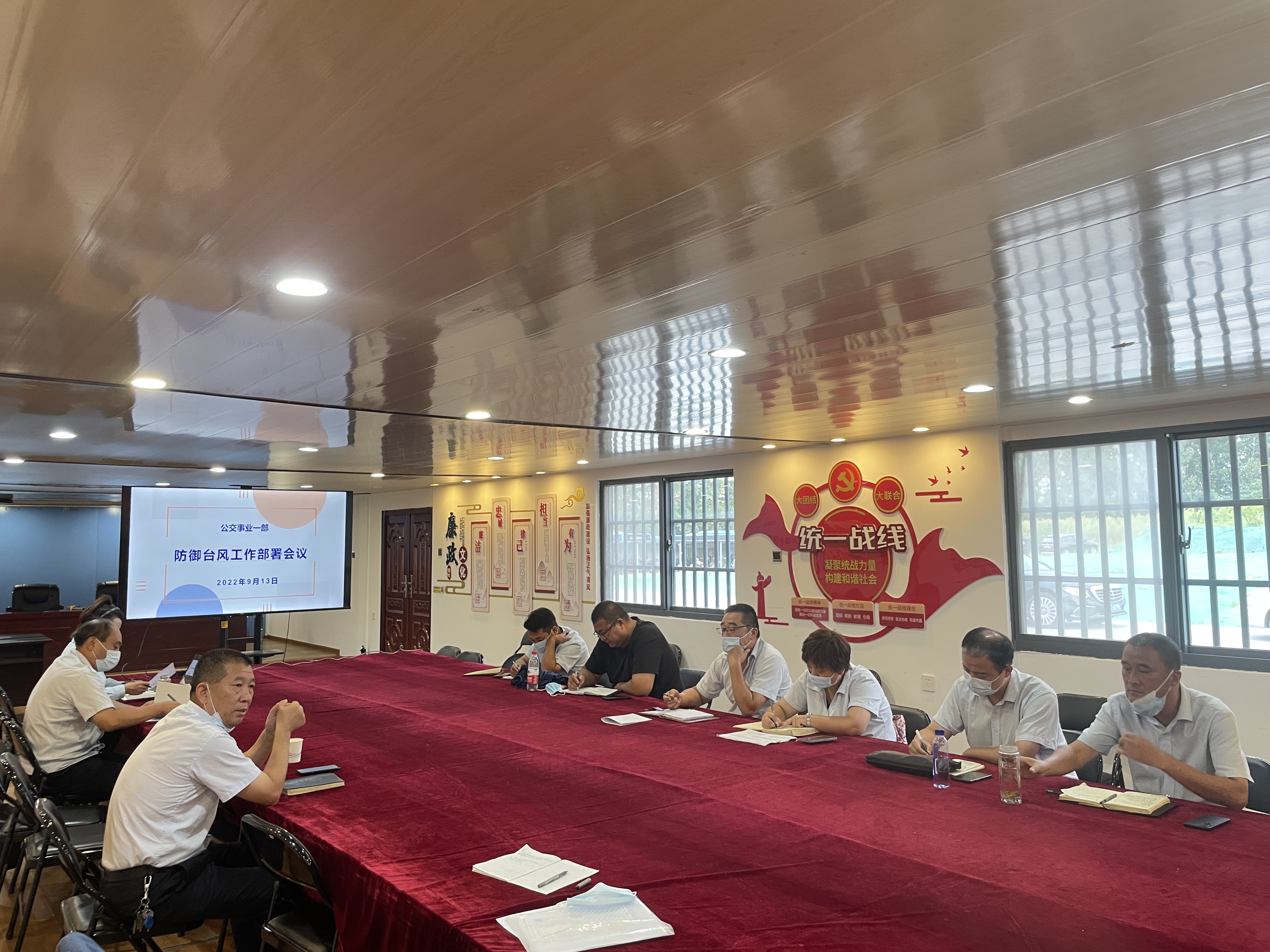 統(tǒng)籌做好臺風(fēng)防御 保障公交車輛安全運營