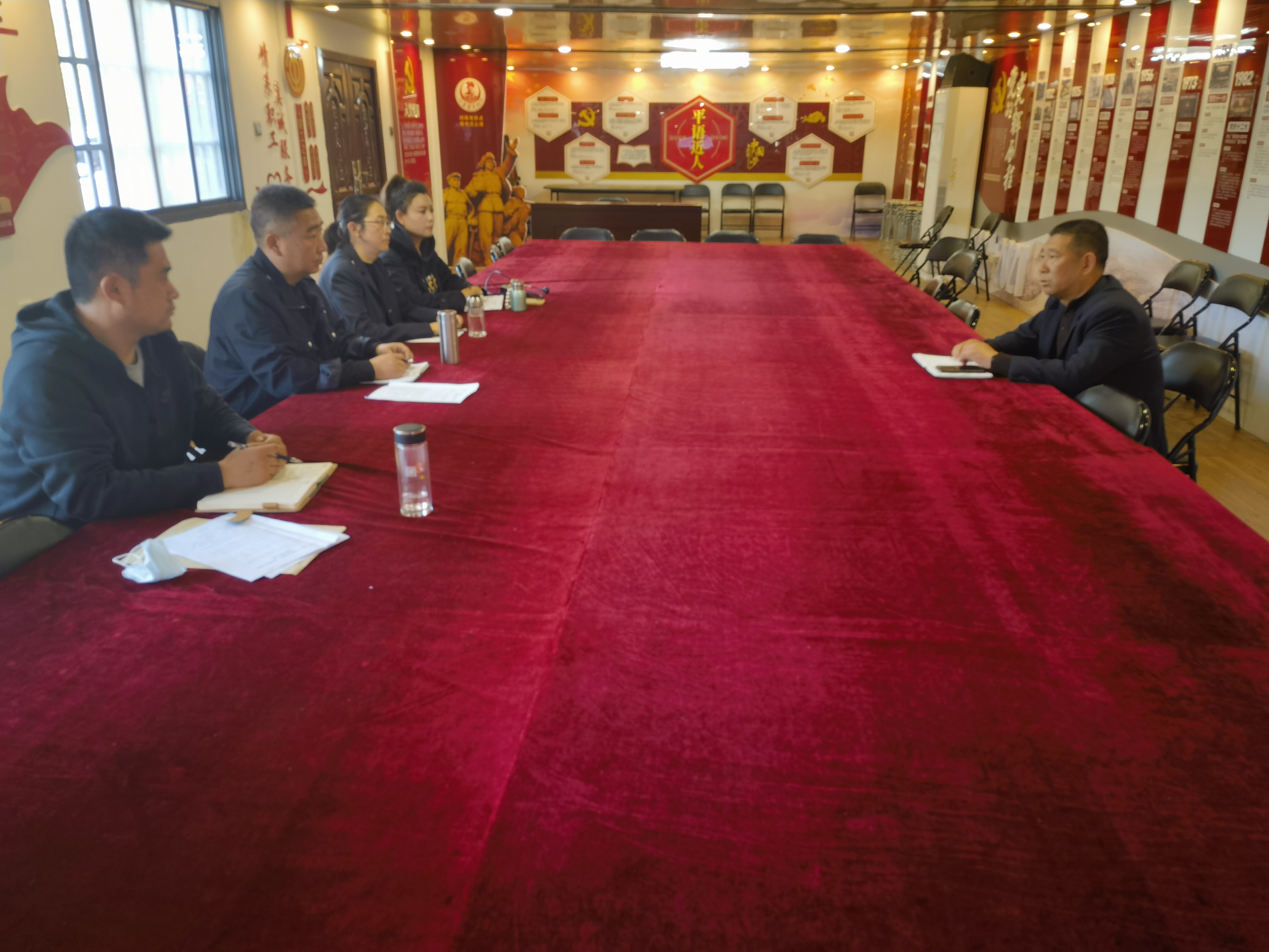 公交集團(tuán)公交事業(yè)一部召開理論中心組專題會(huì)學(xué)習(xí)習(xí)近平：加快構(gòu)建新發(fā)展格局  把握未來(lái)發(fā)展主動(dòng)權(quán)