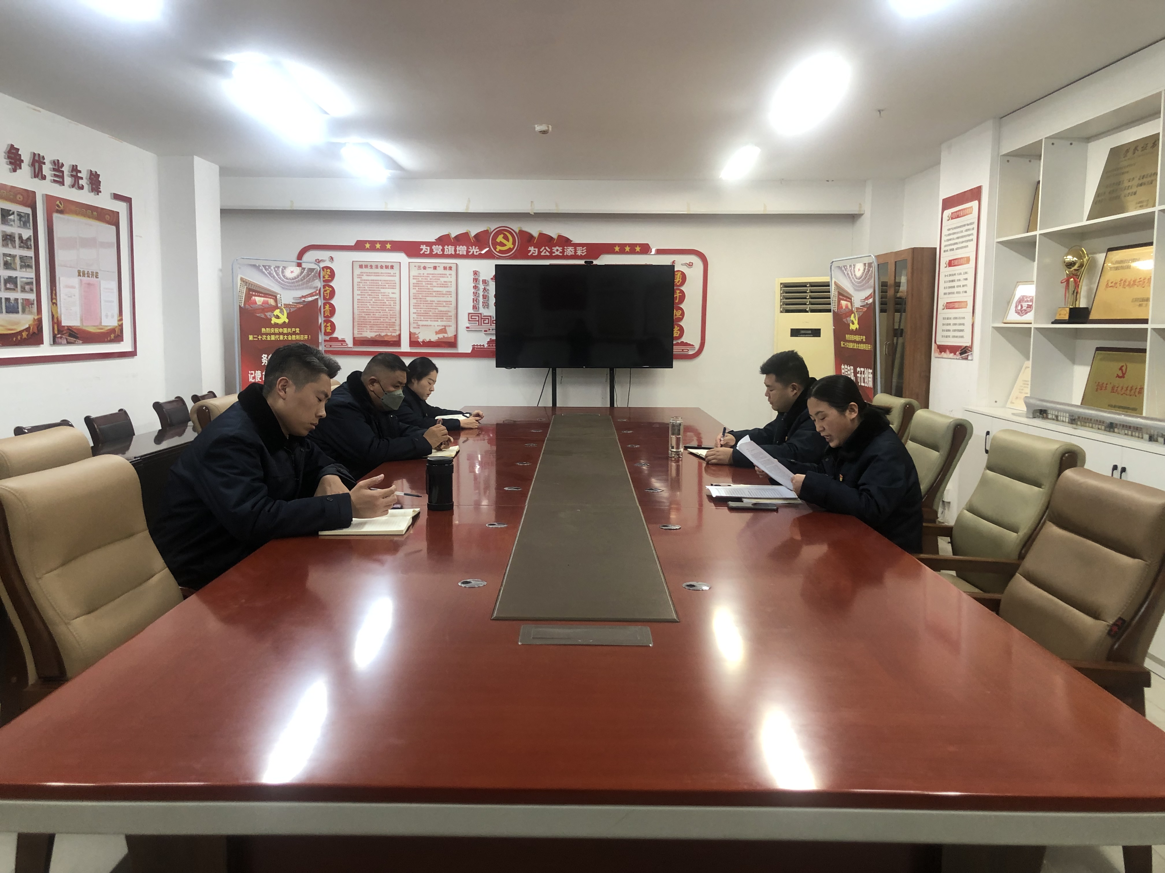 公交集團(tuán)快速公交事業(yè)部理論學(xué)習(xí)中心組專題學(xué)習(xí)（第2次）