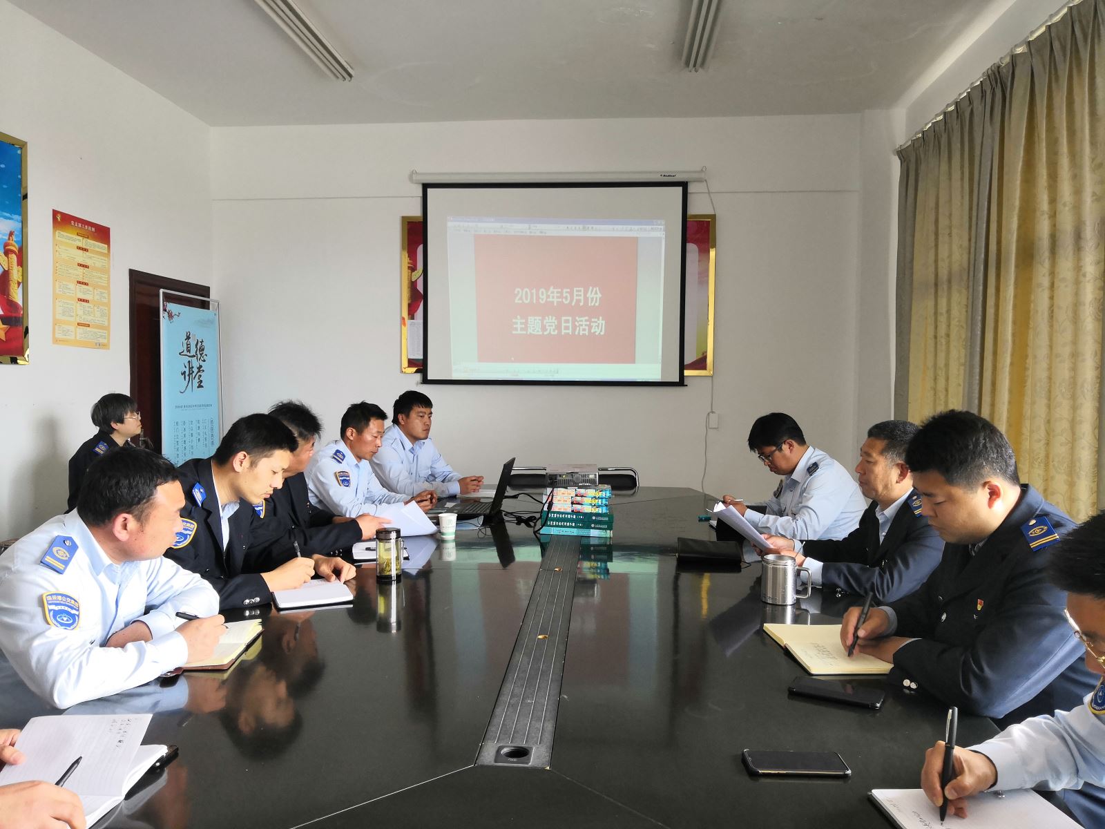 公交集團公交事業二部開展“學懂黨內法規，建強組織體系”主題黨日活動