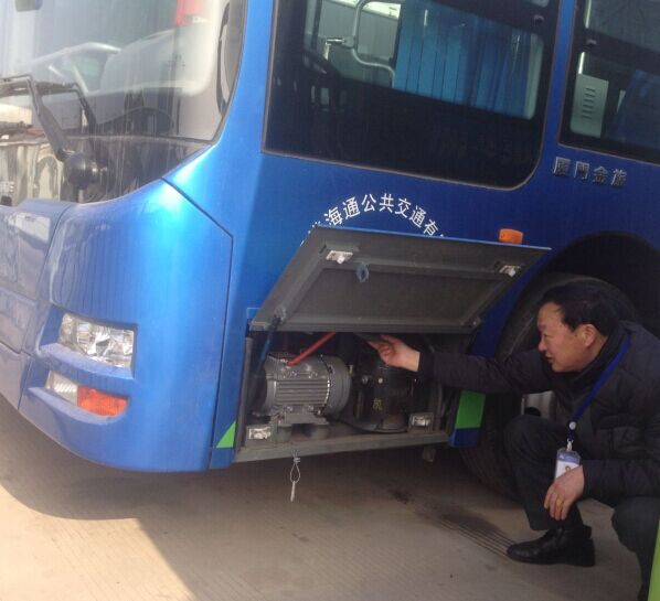 公交東部公司開展純電動(dòng)車輛倉(cāng)門專項(xiàng)檢查