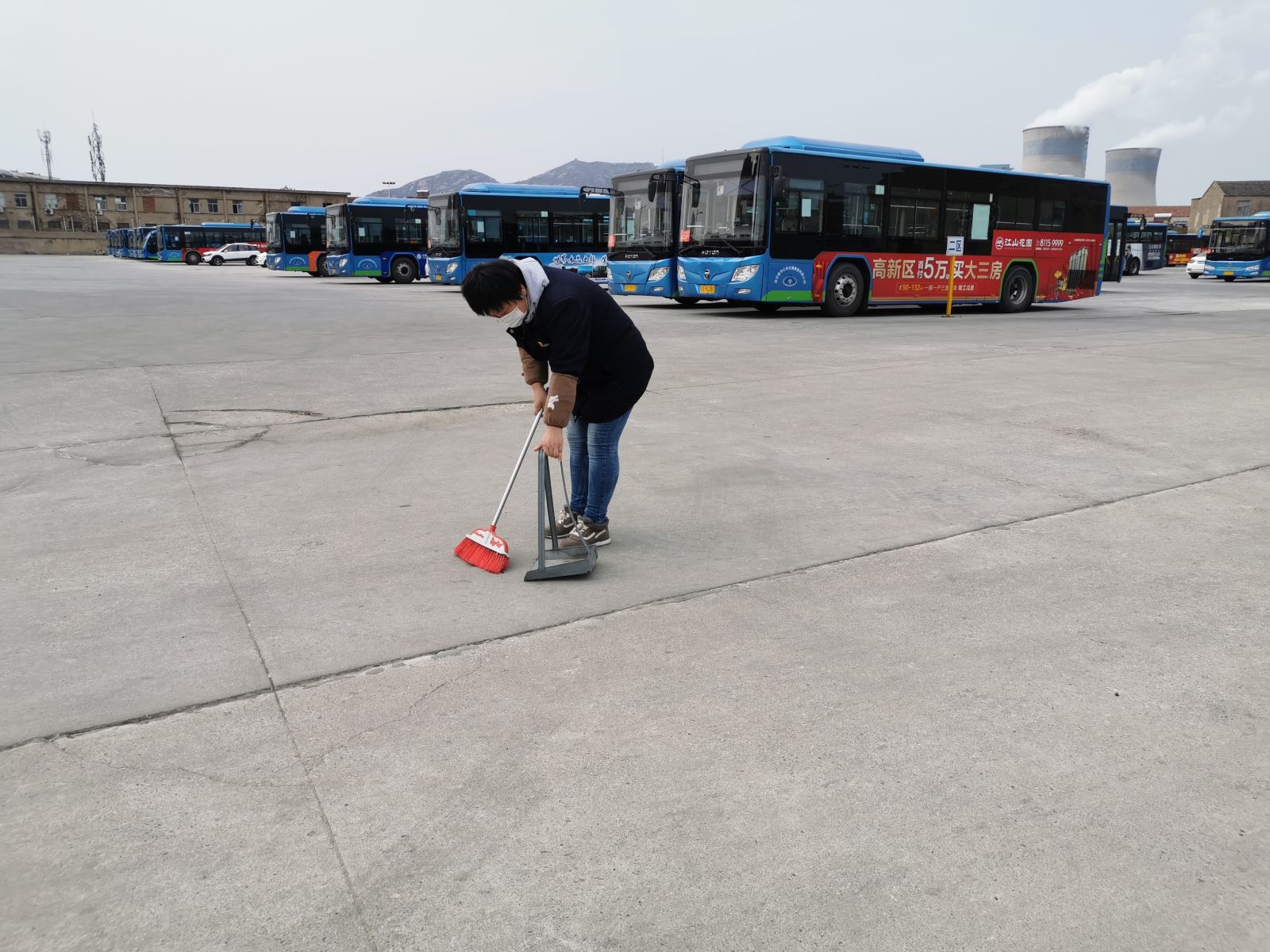 公交集團公交事業(yè)一部全力以赴做好創(chuàng)建文明城市工作