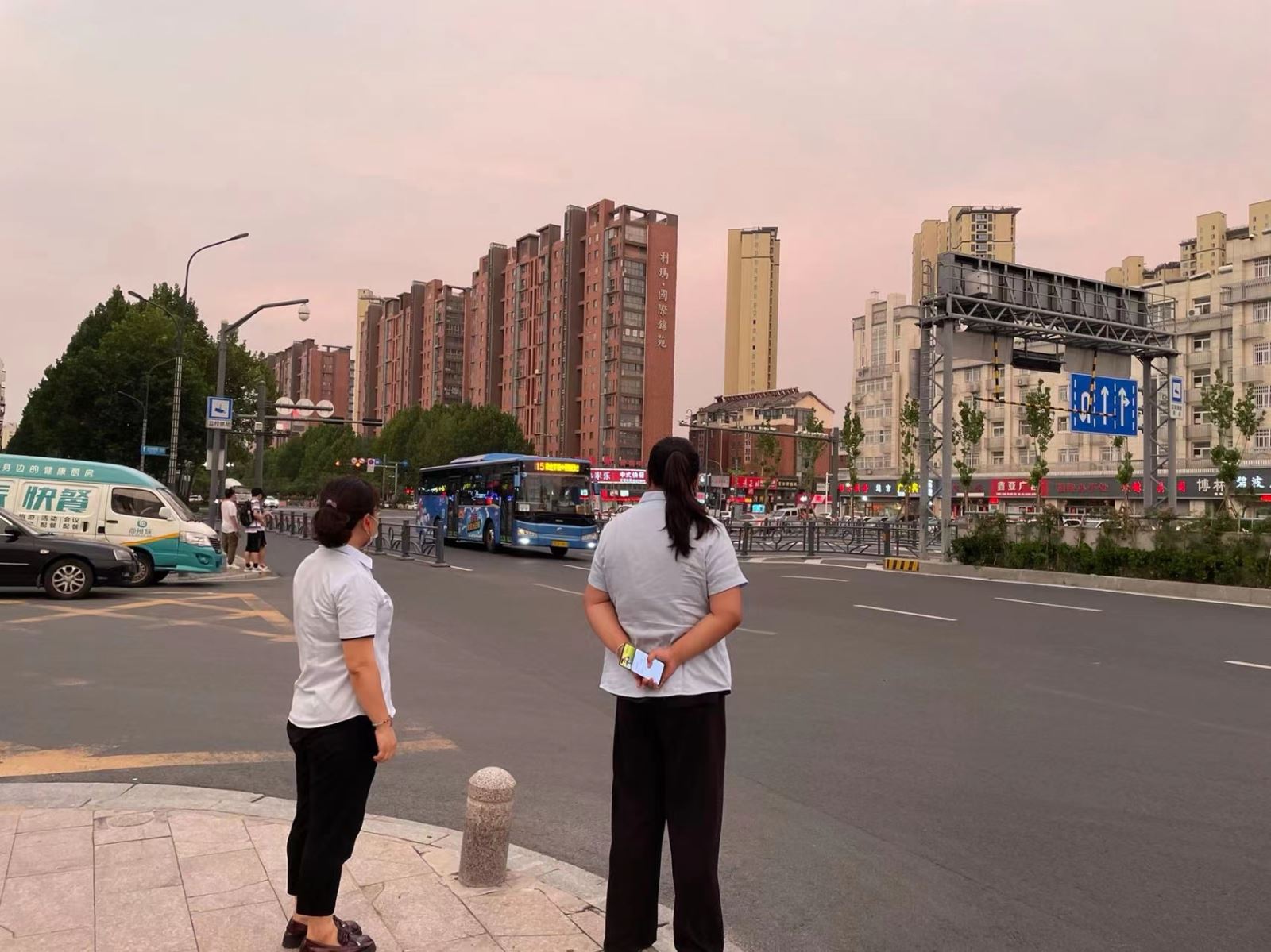 公交集團(tuán)公交事業(yè)一部 開(kāi)展線(xiàn)路點(diǎn)位暗查  規(guī)范運(yùn)營(yíng)秩序