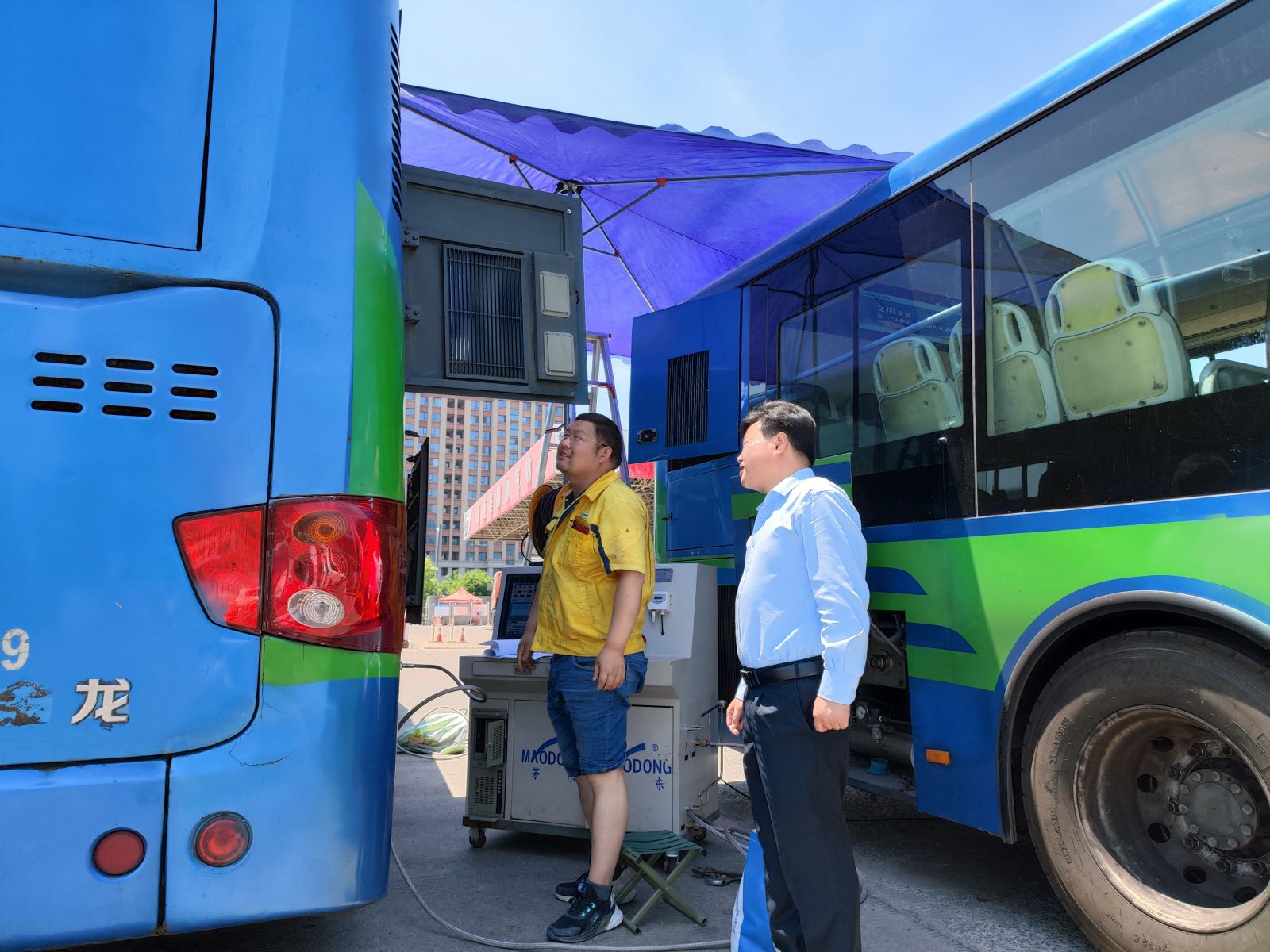 公交集團(tuán)快速公交事業(yè)部開(kāi)展LNG車載氣瓶檢測(cè)工作