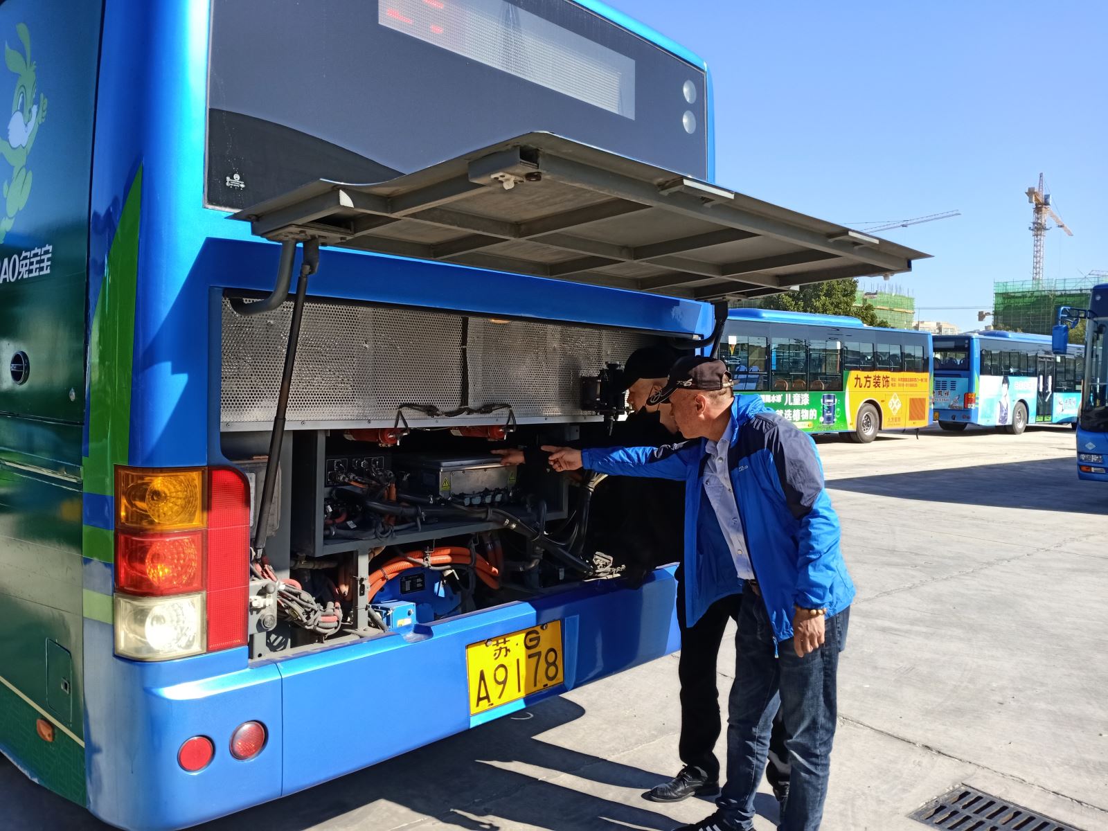 公交集團(tuán)公交事業(yè)一部做好運(yùn)營車輛隱患“回頭看”