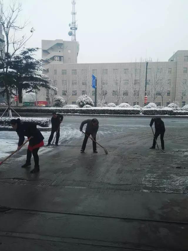 公交集團(tuán)從容應(yīng)對春運(yùn)首場降雪