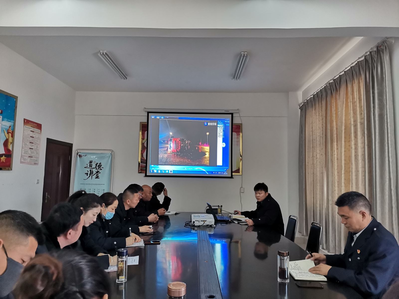 公交事業(yè)二部開展安全、機務(wù)工作專題會議