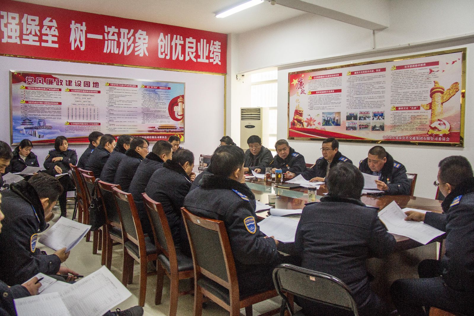 公交集團(tuán)召開(kāi)230臺(tái)新能源車輛上線協(xié)調(diào)會(huì)