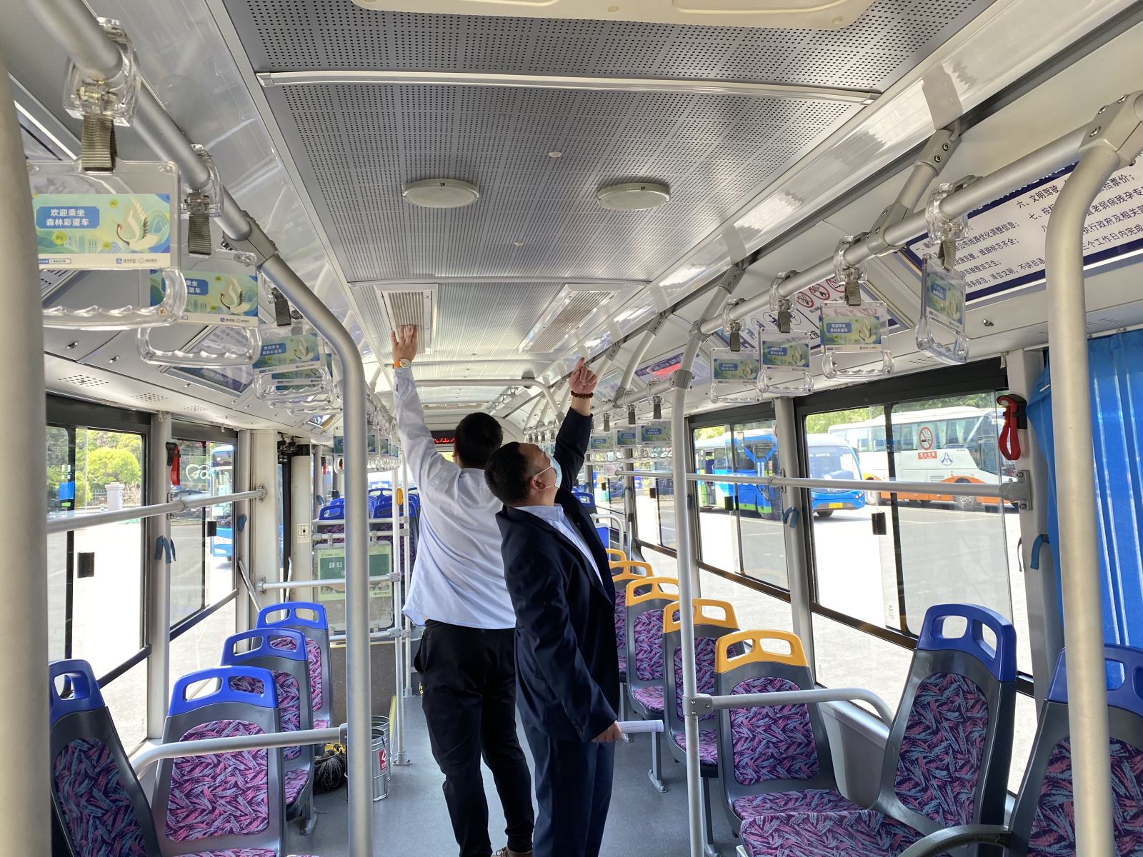 公交集團(tuán)公交事業(yè)二部開(kāi)展車載空調(diào)專項(xiàng)檢查